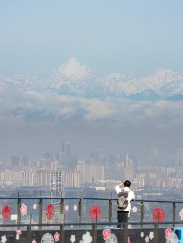 高亿管理 位居机票预订热门目的地第2位 国庆将至 成都准备好了｜成都发展